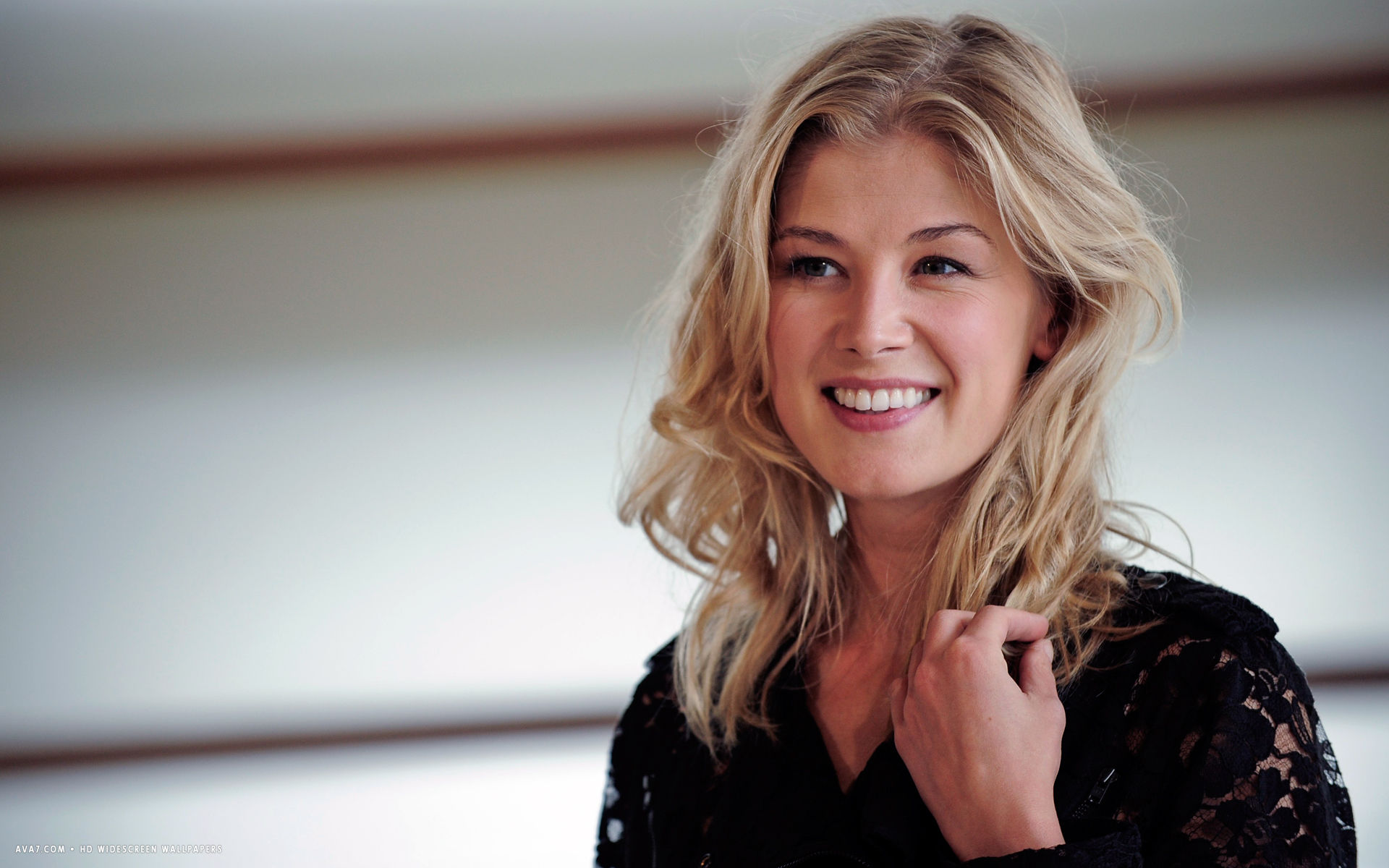 rosamund pike actress hd widescreen wallpaper